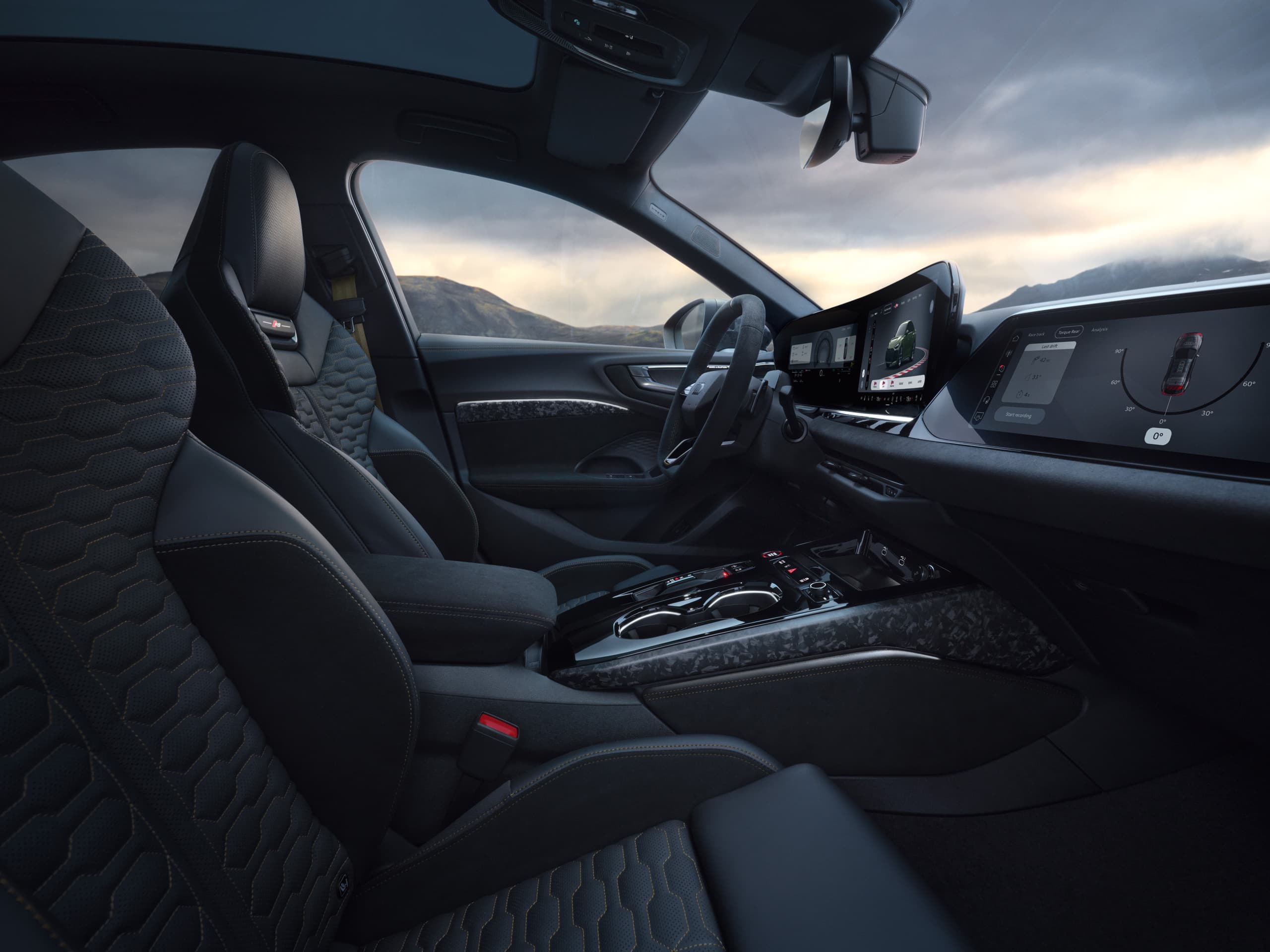 Audi RS 5 interiør med honeycomb-sæder og digital instrumentering